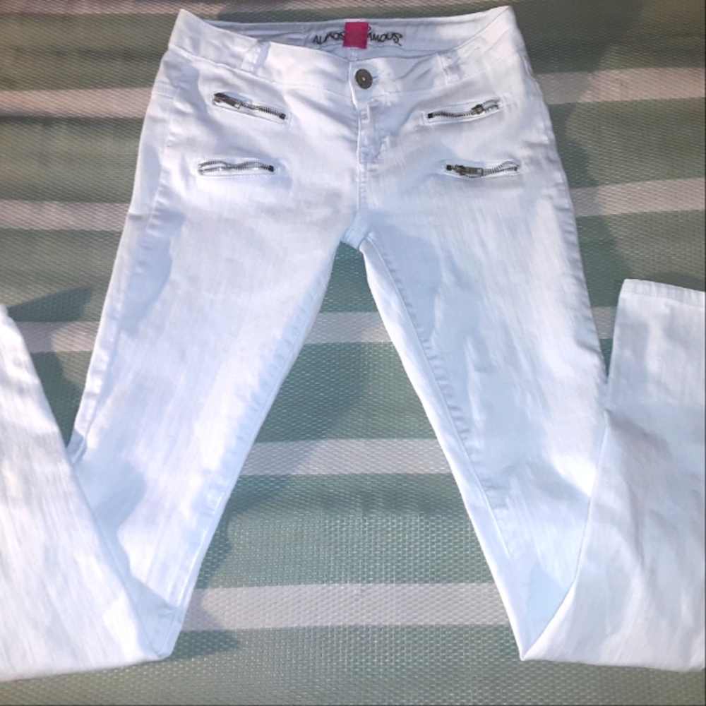 ALMOST FAMOUS JEANS SZ. 7 EUC